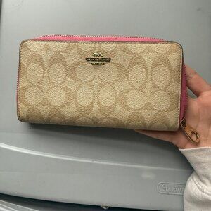 Coach Cream & Pink Wallet 💕✨